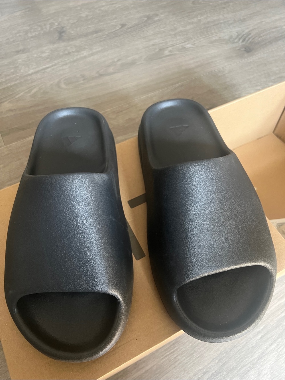 Yeezy Slide Onyx Black Men’s Sandals Size 9